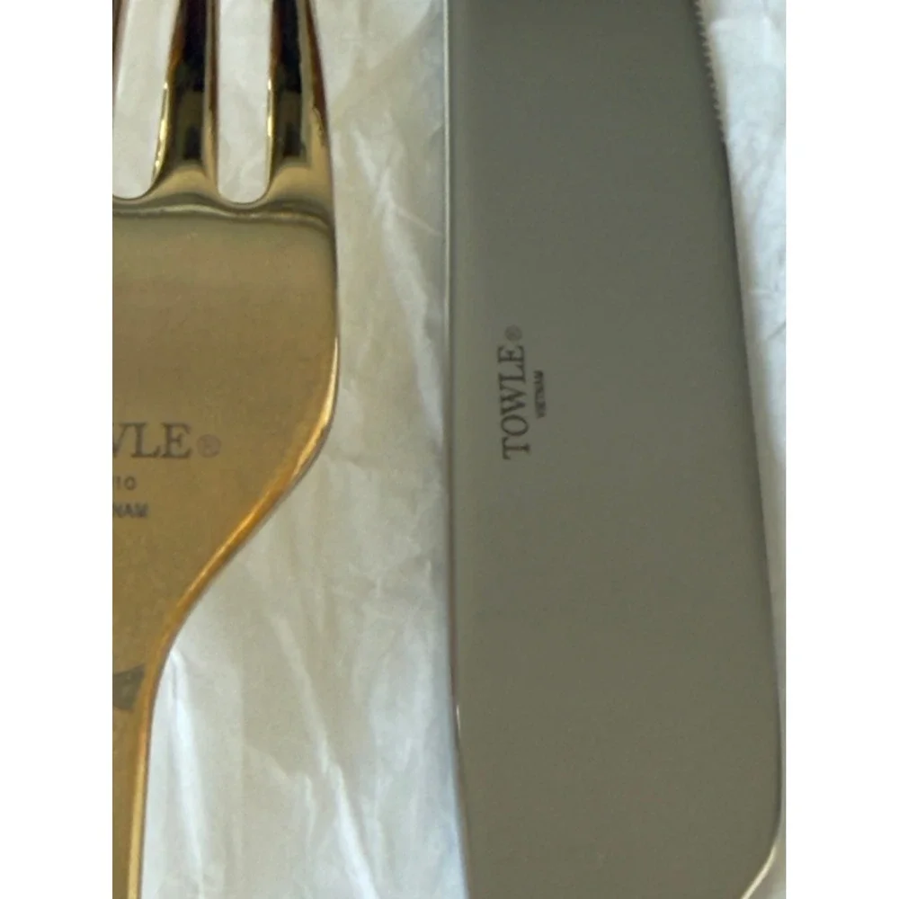Williams Sonoma 5 pc Bee 18/10 Stainless Steel Gold Flatware Set, Retail $79